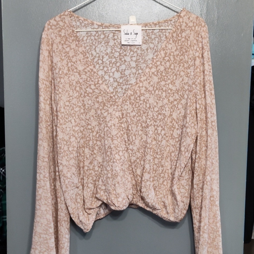 Anthropologie Sadie & Sage long Bell sleeves v-neck floral pattern size small